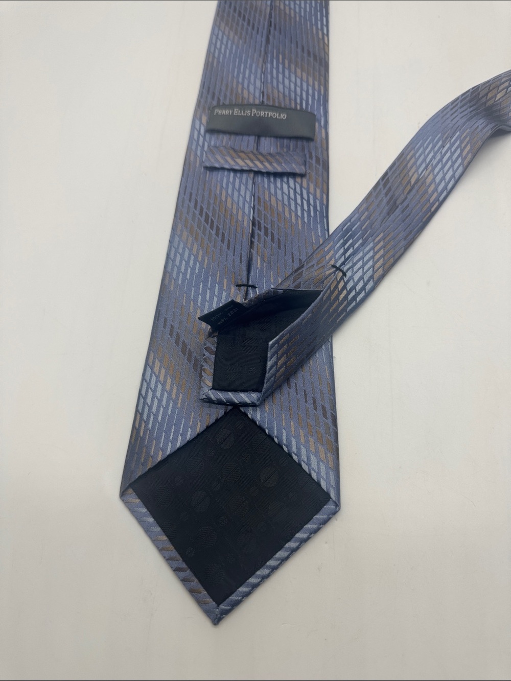 Perry Ellis Portfolio Silver-Blue Patterned Silk Tie #0078